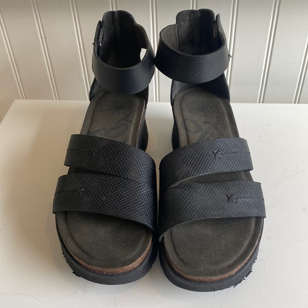 Otbt black platform shoe